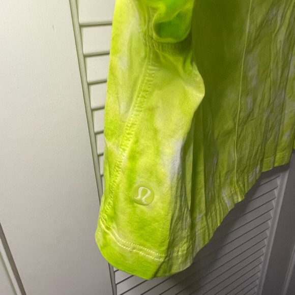 LULULEMON All Yours Cropped T-Shirt, Marmoleado Tie Dye Eccentric Lime
Size 4 - Picture 7 of 7